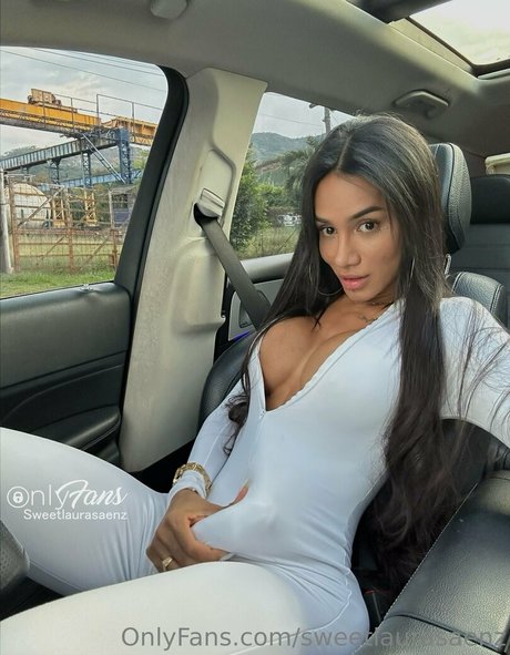 sweetlaurasaenz nude model gallery