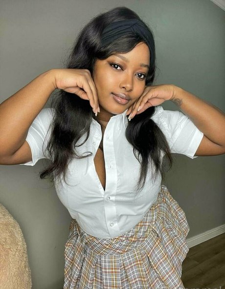 ilovecaramel erotic actress pics