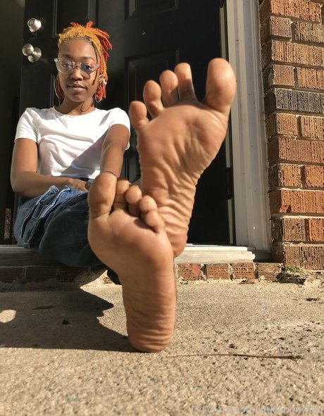 littleebonyfeet pornstar erotic pictures