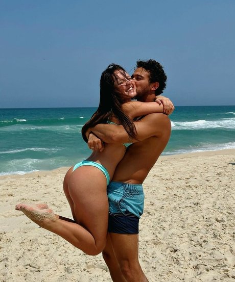 Larissa Manoela star hot image