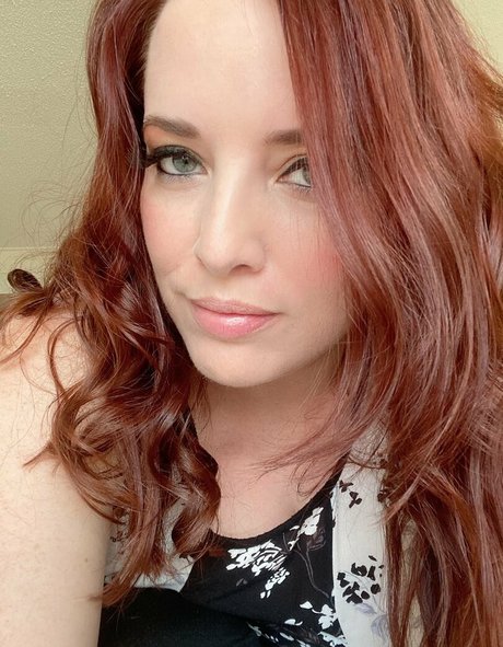 maggiegreenlive star hot images