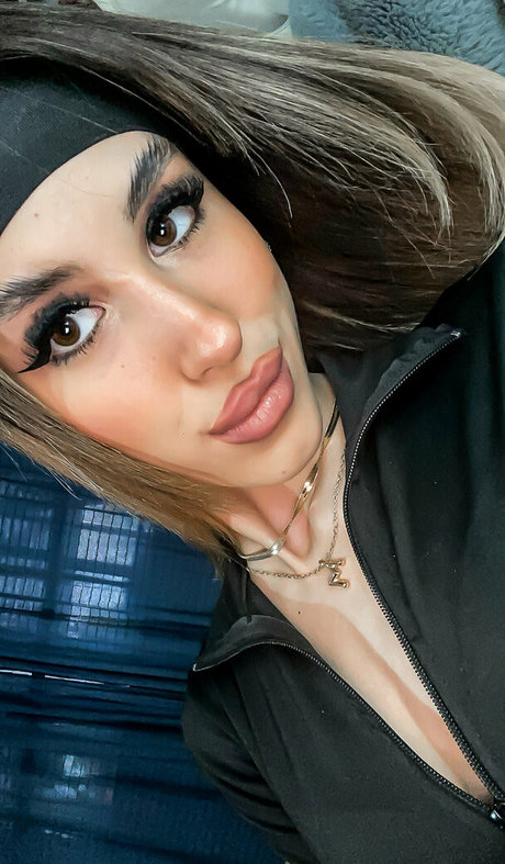 molly4 20 star naked archive
