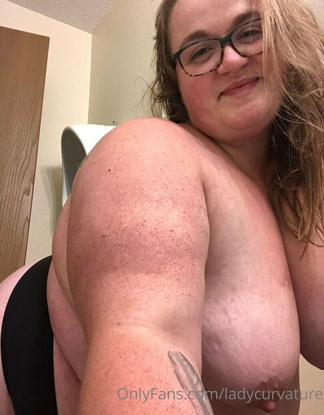 ladykeepsherlegsopen adult model archive