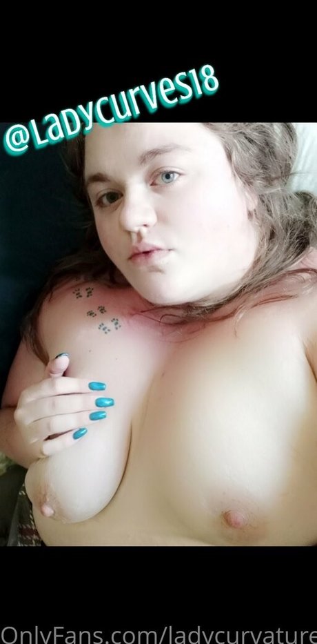 ladykeepsherlegsopen model exclusive img