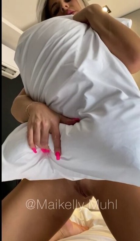 Maikelly Muhl adult star images