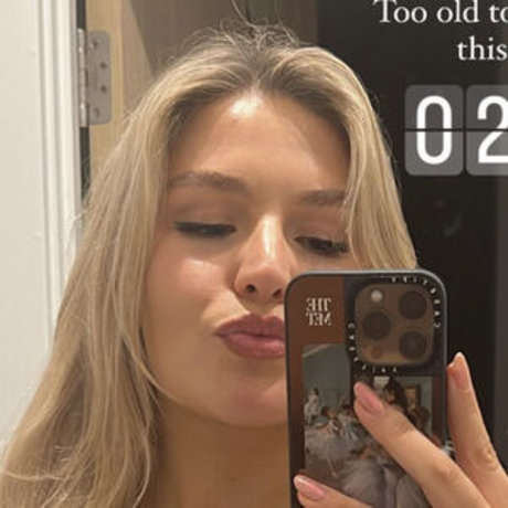 Paige Pilgrim star nude pic