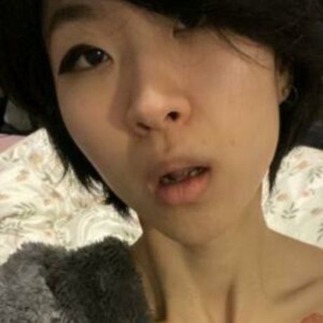 loveliehyunnie top profile image