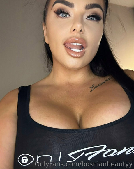 bosnianbeautyy model top pictures