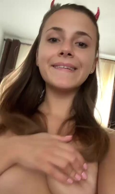haileyteen model perfect image