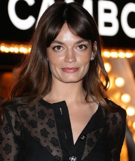 Emma Mackey xxx actress photos