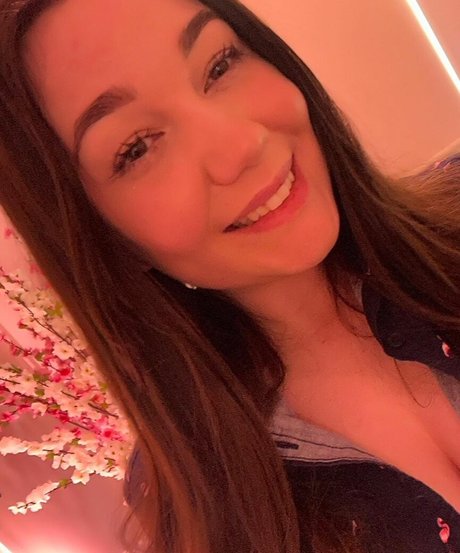 Itsbordie model sexy pic