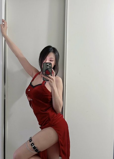 Cindy Phan erotic model gallery