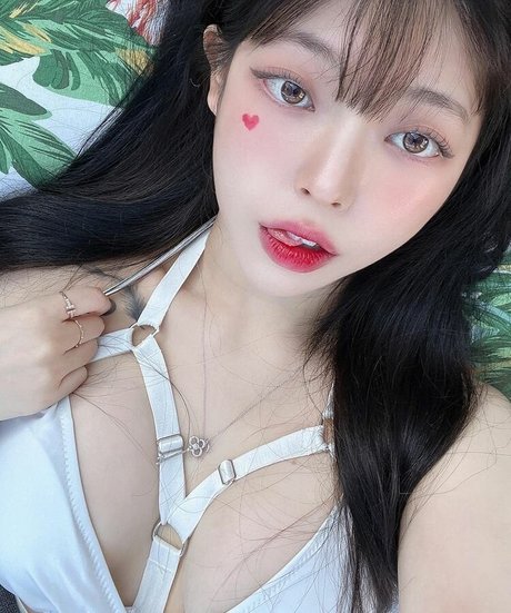 yudiii pornstar erotic pictures