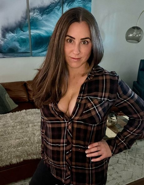 mila james top profile image
