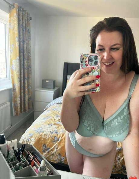 amy yasmine beautiful pornstar photo