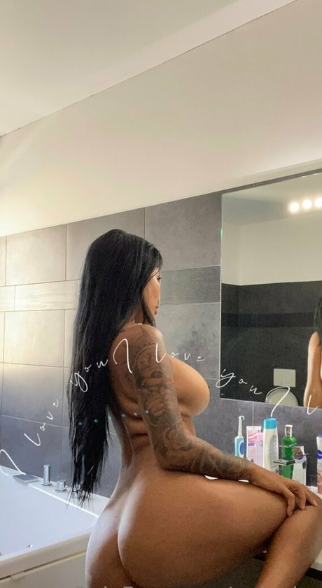 OnlyPim sexy model pictures