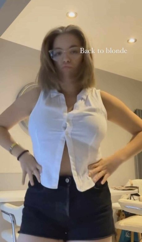 Allie Sherlock star hot pic