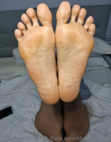 sharpiesoles model pretty picture