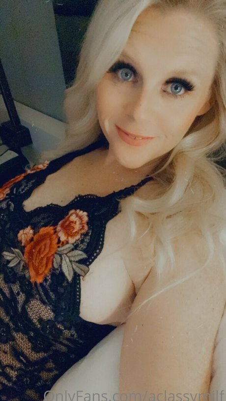aclassymilf erotic star photos