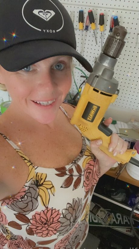 aclassymilf star nude image