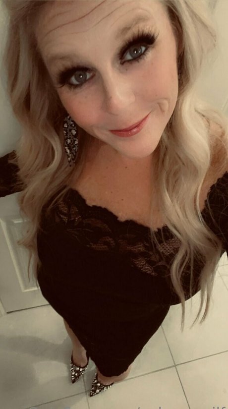 aclassymilf xxx model picture