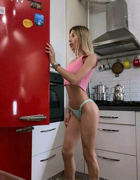 adelina white hd model picture