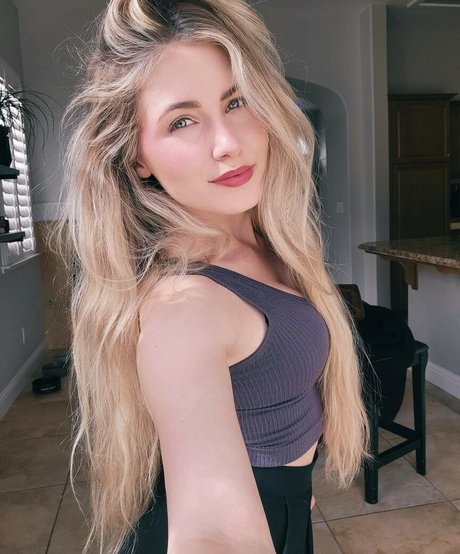 Nicki Taylor model perfect images
