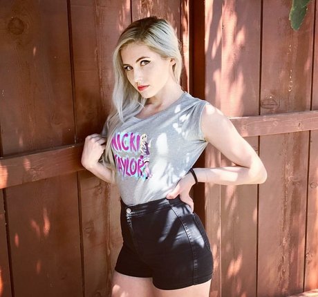 Nicki Taylor nice model pictures