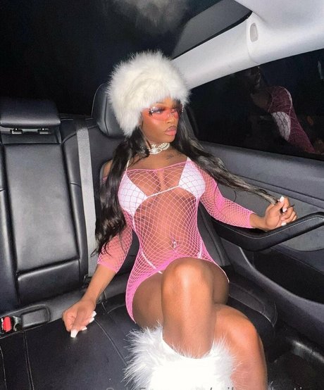 milanvalentine nude model photos