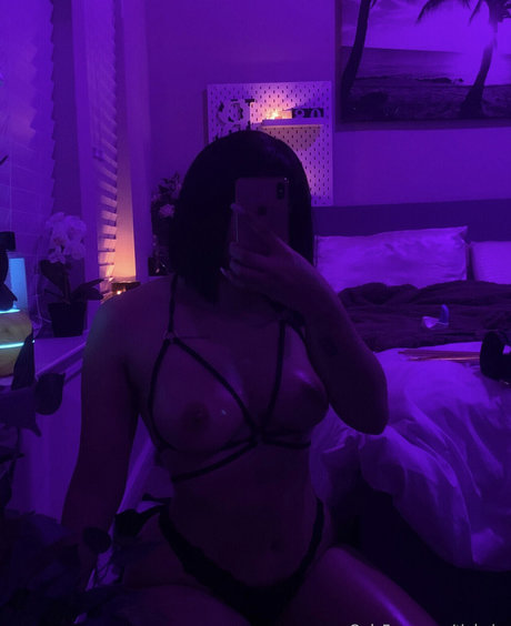 Nisuhhh nudes model img