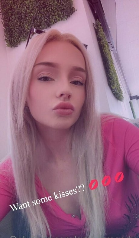 Ambermooody model free gallery