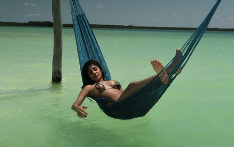 HanaMyMood model naked photo