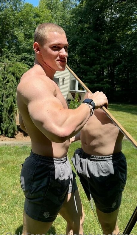 joshbigoshfree sexy model img