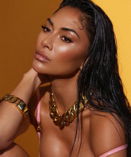 Nicole Scherzinger erotic model pictures