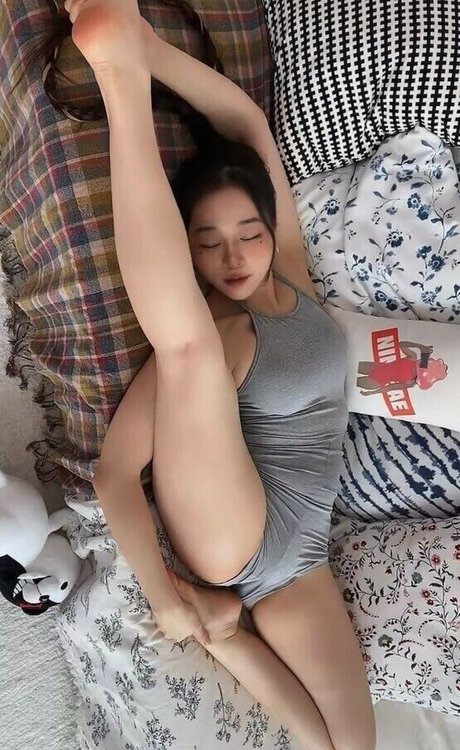 Ninibae model sexy photos