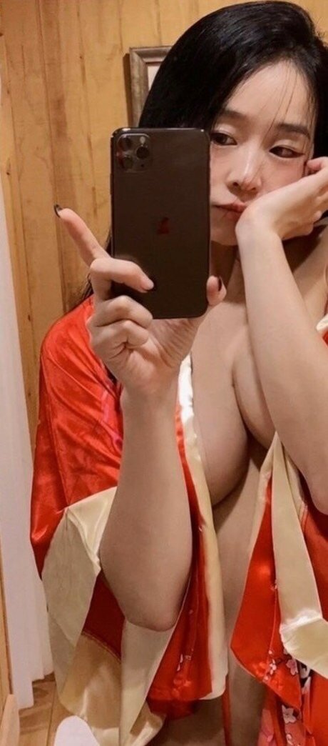 Ninibae model nude picture
