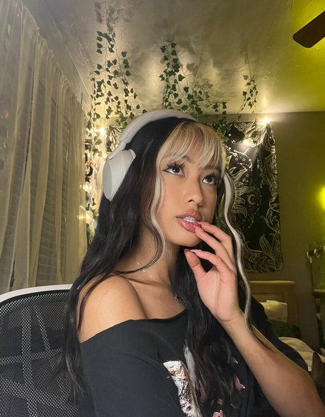 Gabby hua beautiful star pics