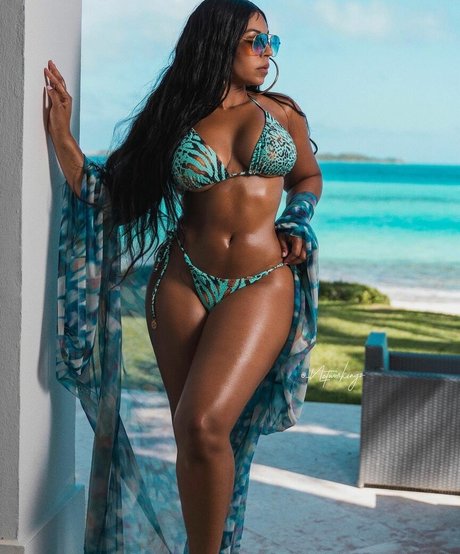 Ashanti model nice photo