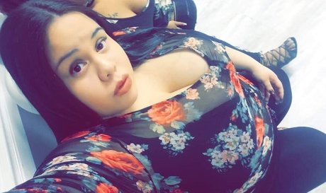 Nyx Buxom erotic star image