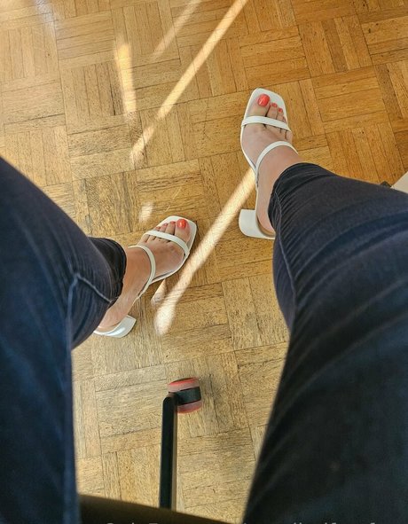cavalierifeetfree adult actress archive