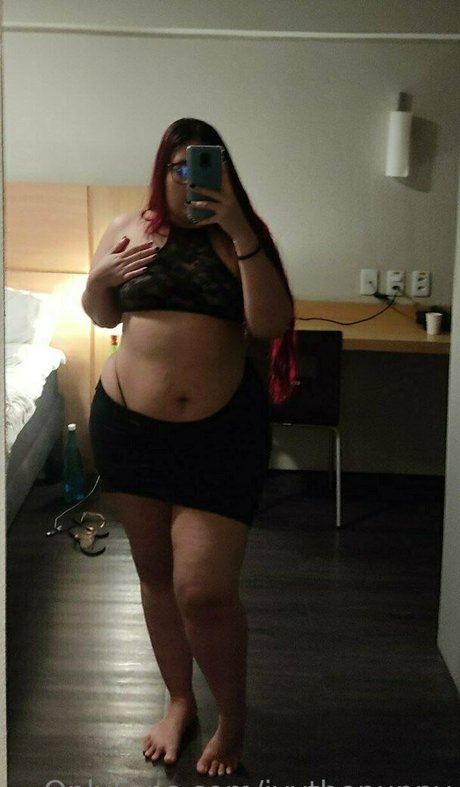 ivythepuppy model adult img