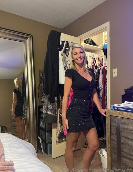 Fitwife1983 nudes pornstar archive