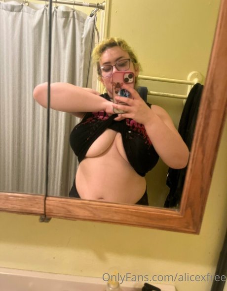 alicexfree star naked galleries
