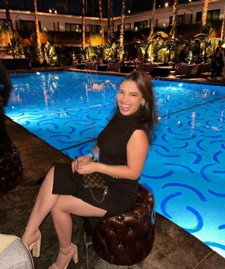 Isabella Gomez nice actress pictures
