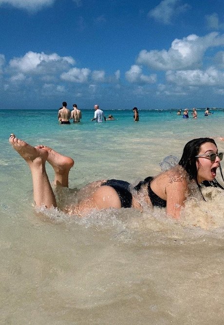 Isabella Gomez nude model archive