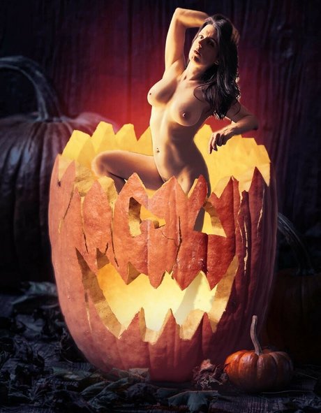 BustyCiara sexy actress image