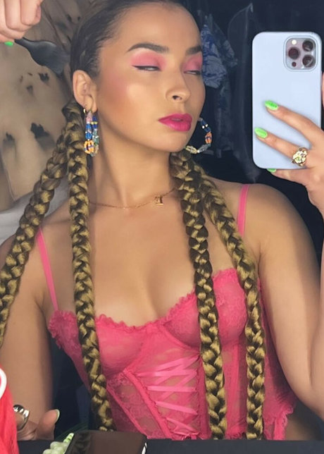 Ella Eyre star pic