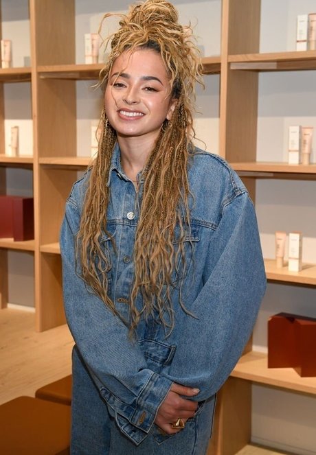 Ella Eyre star erotic gallery