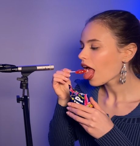 Gaucha ASMR model adult pic