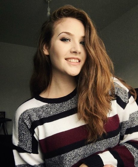 Caitlin Scott top profile image